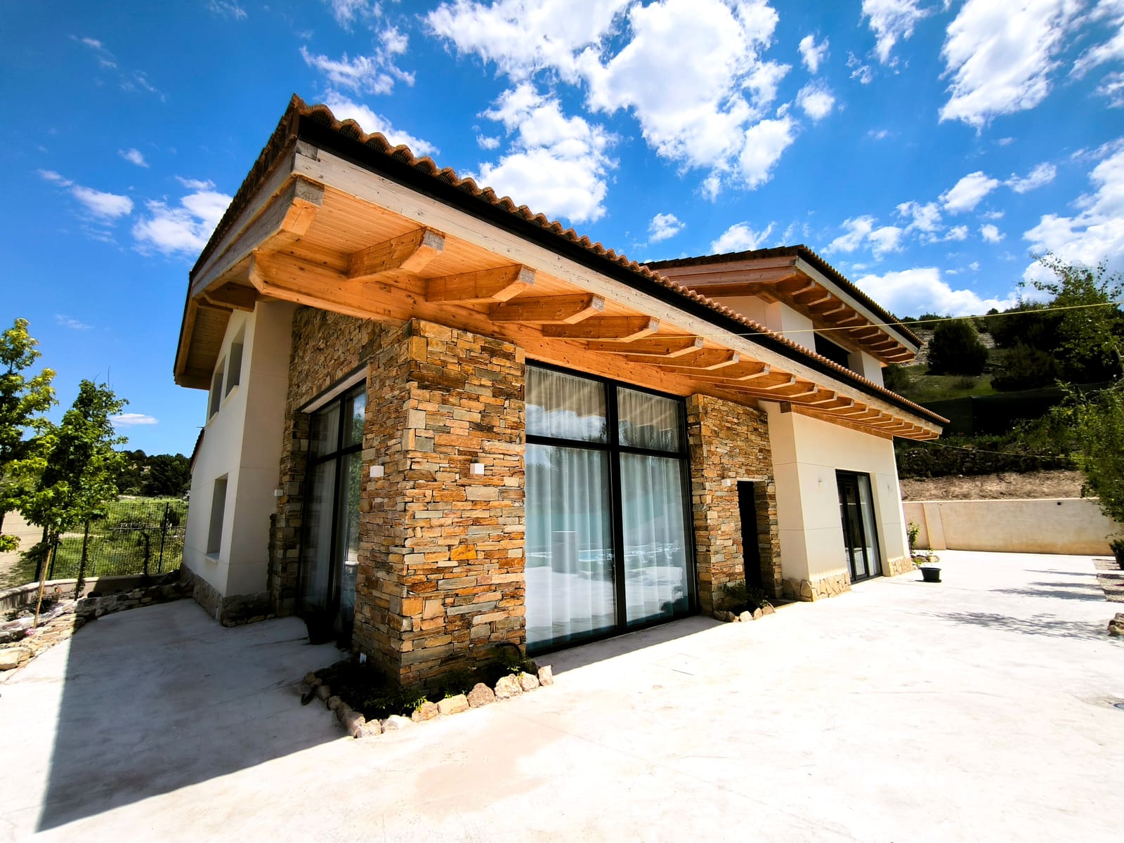 Fachada y exteriores — casa rural La Huertona de Castroserna (Segovia)