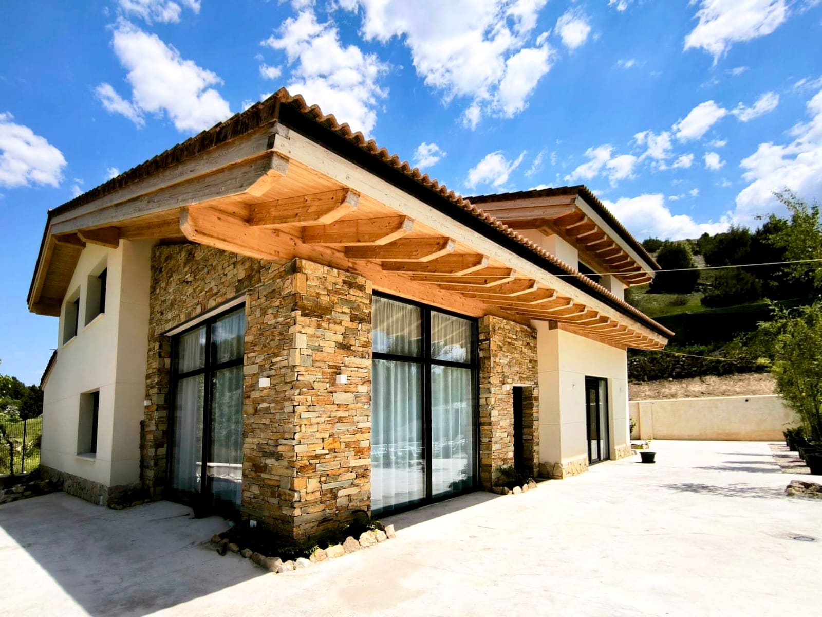 Fachada y exteriores — casa rural La Huertona de Castroserna (Segovia)